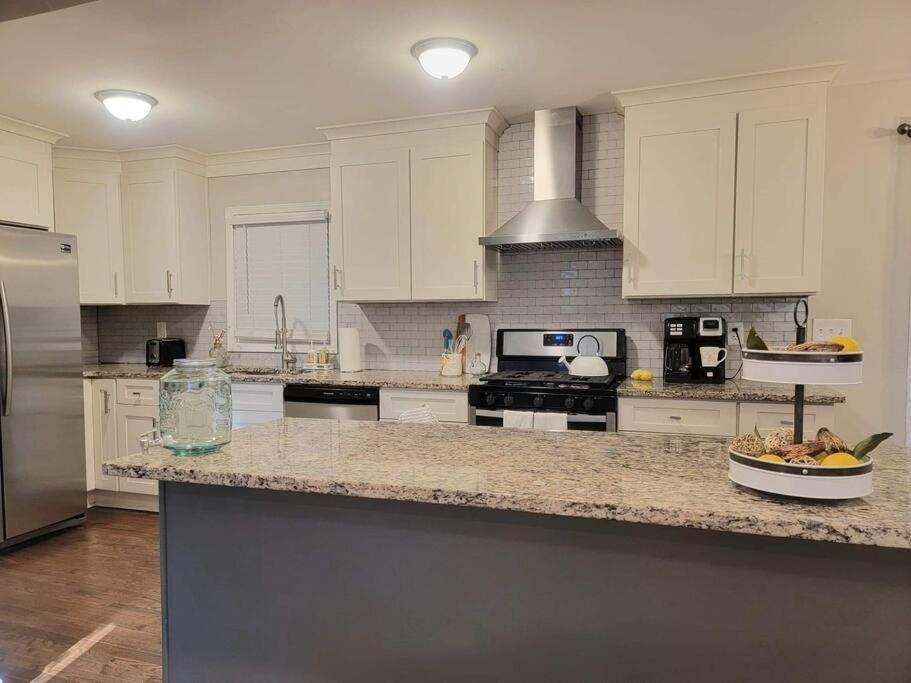 Refreshed!! Private 4Brms 2 Bath - 2 King Beds!! Villa Smyrna Bagian luar foto