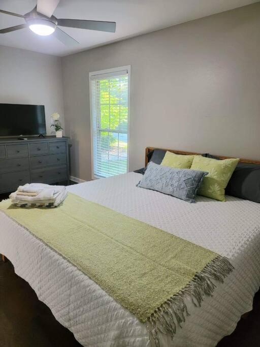 Refreshed!! Private 4Brms 2 Bath - 2 King Beds!! Villa Smyrna Bagian luar foto
